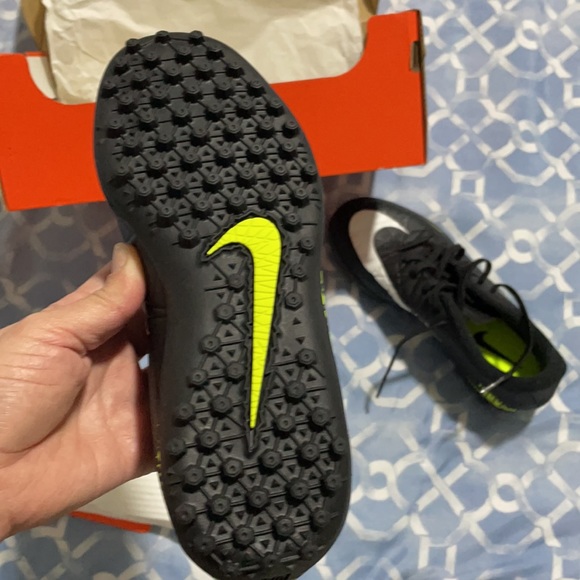 (Sold)Nike boy soccer ⚽️ shoes - Picture 6 of 8